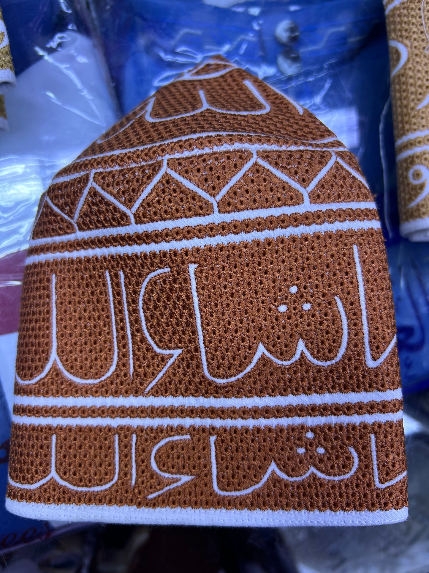 Kofia avec écriture arabe ✨