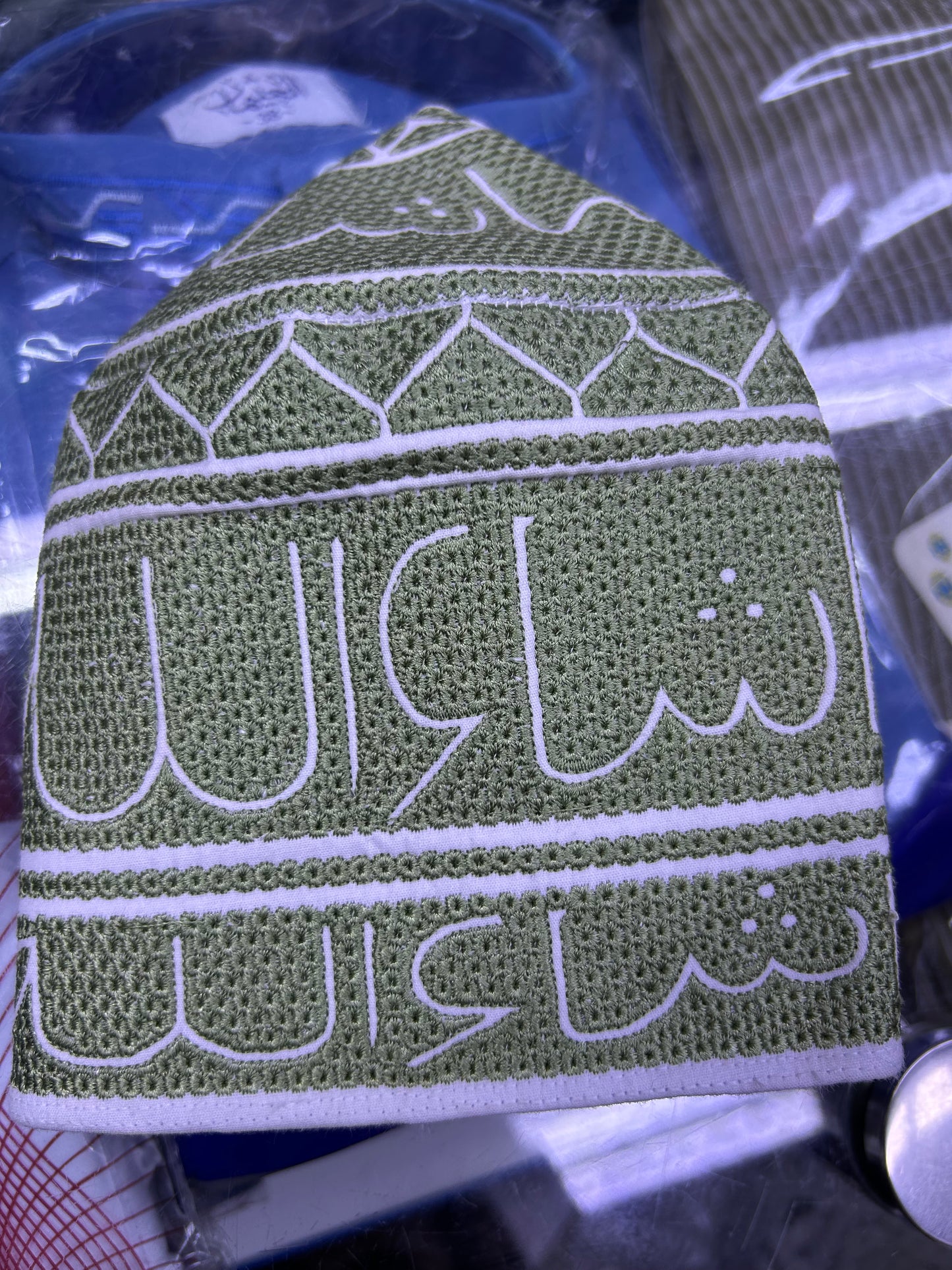 Kofia avec écriture arabe