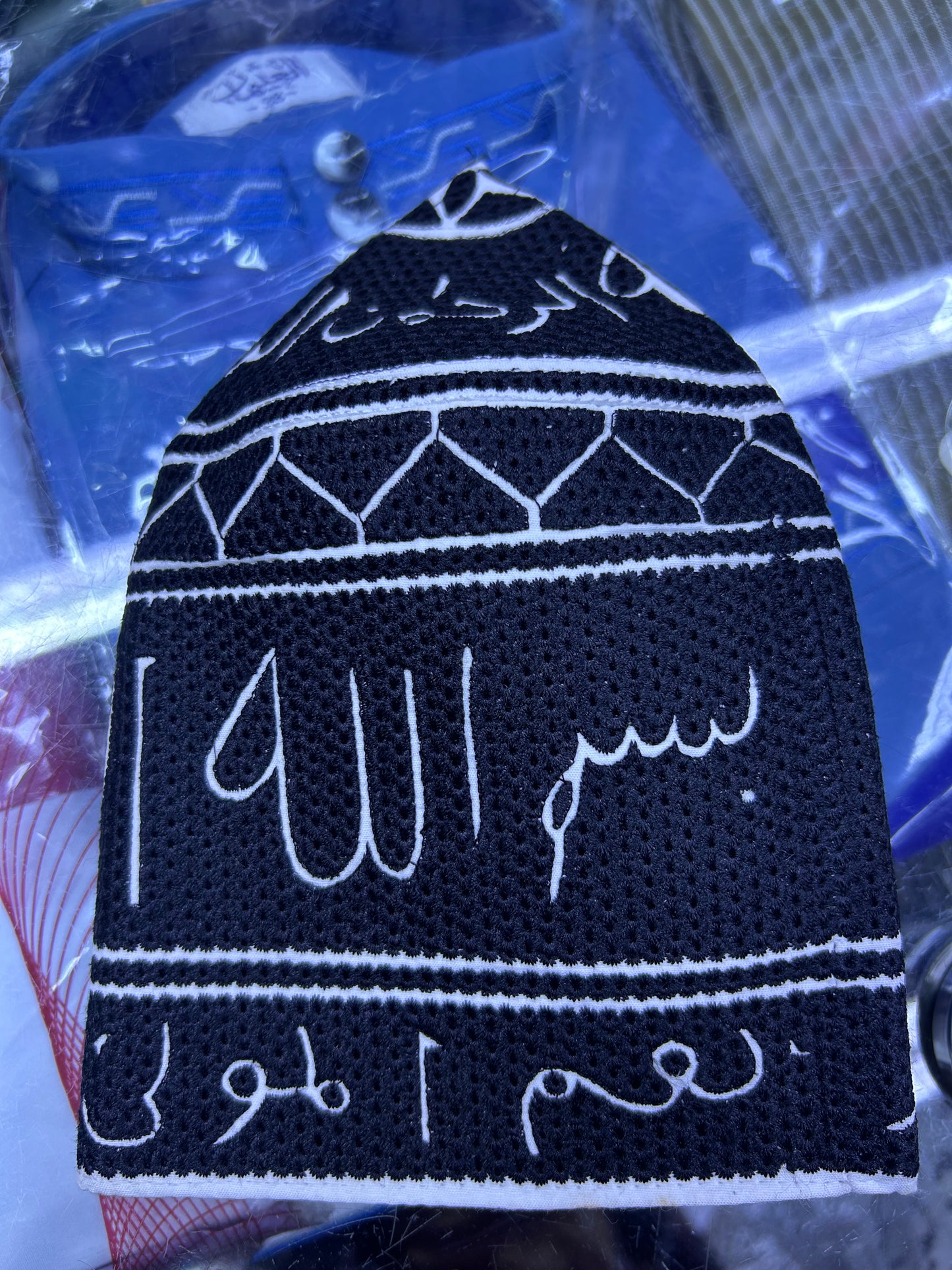 Kofia avec écriture arabe