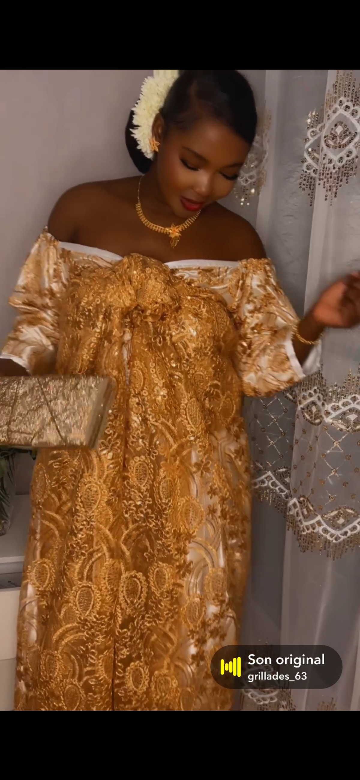 Robe avc Salouva épaule dénudé avc sequin 🥰✨